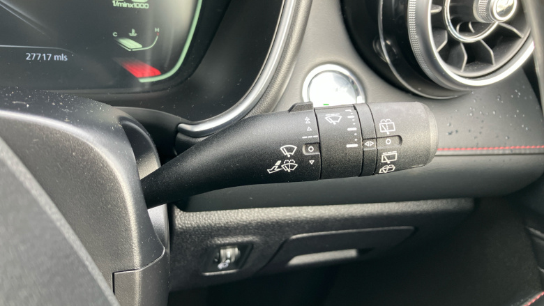 MG Hs 1.5 T-GDI Exclusive 5dr DCT Petrol Hatchback